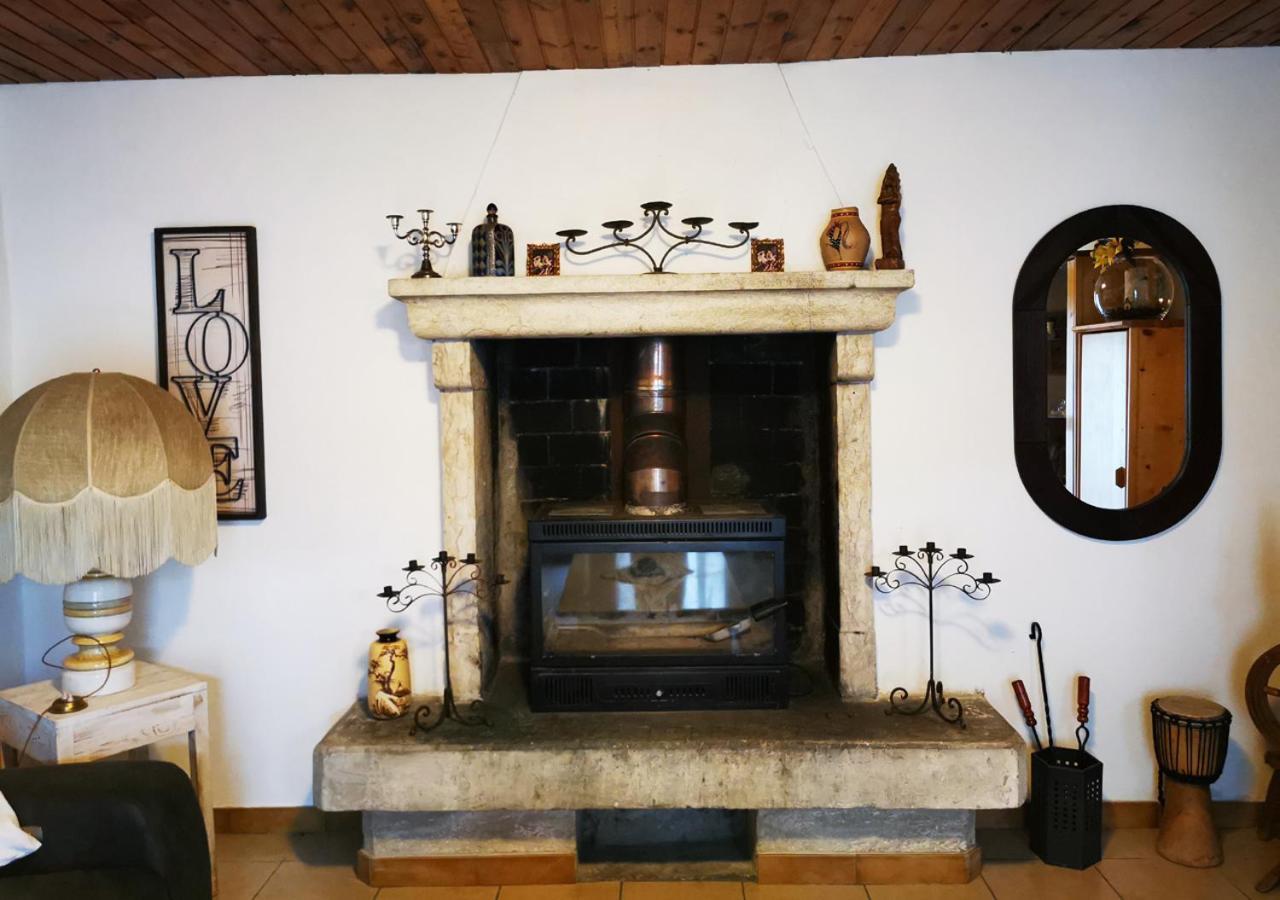 卡普里诺韦罗内塞Casa Rustica Con Giardino别墅 外观 照片